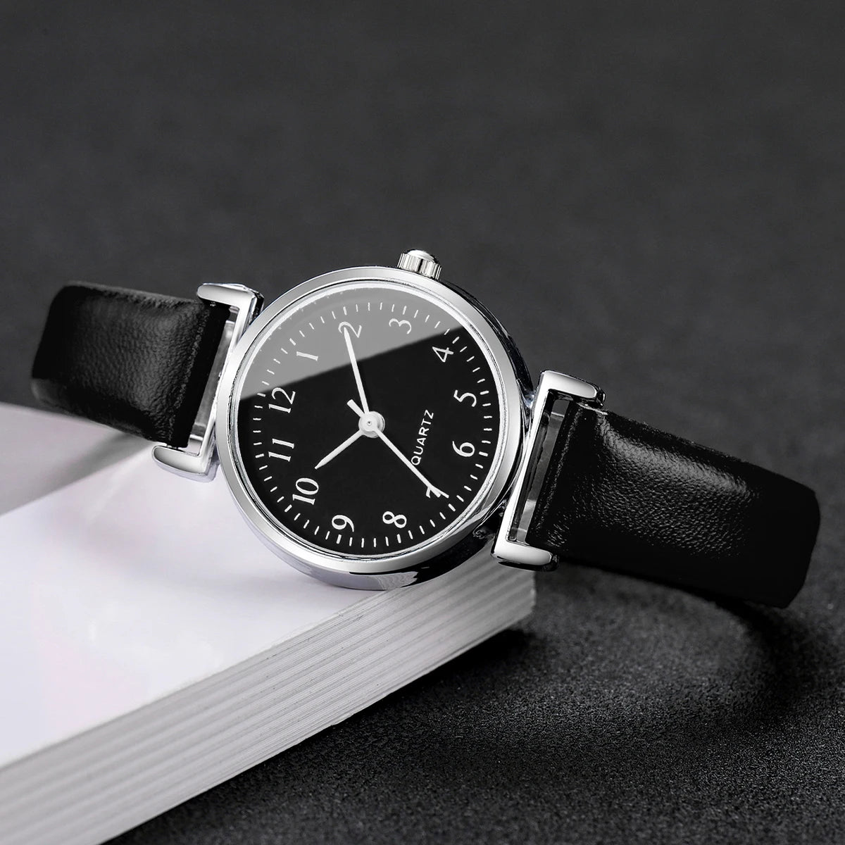 Fashion Small Dial Women Watches Simple Leather Band Analog Quartz Wristwatch for Ladies Clock Reloj Mujer（Without Box）