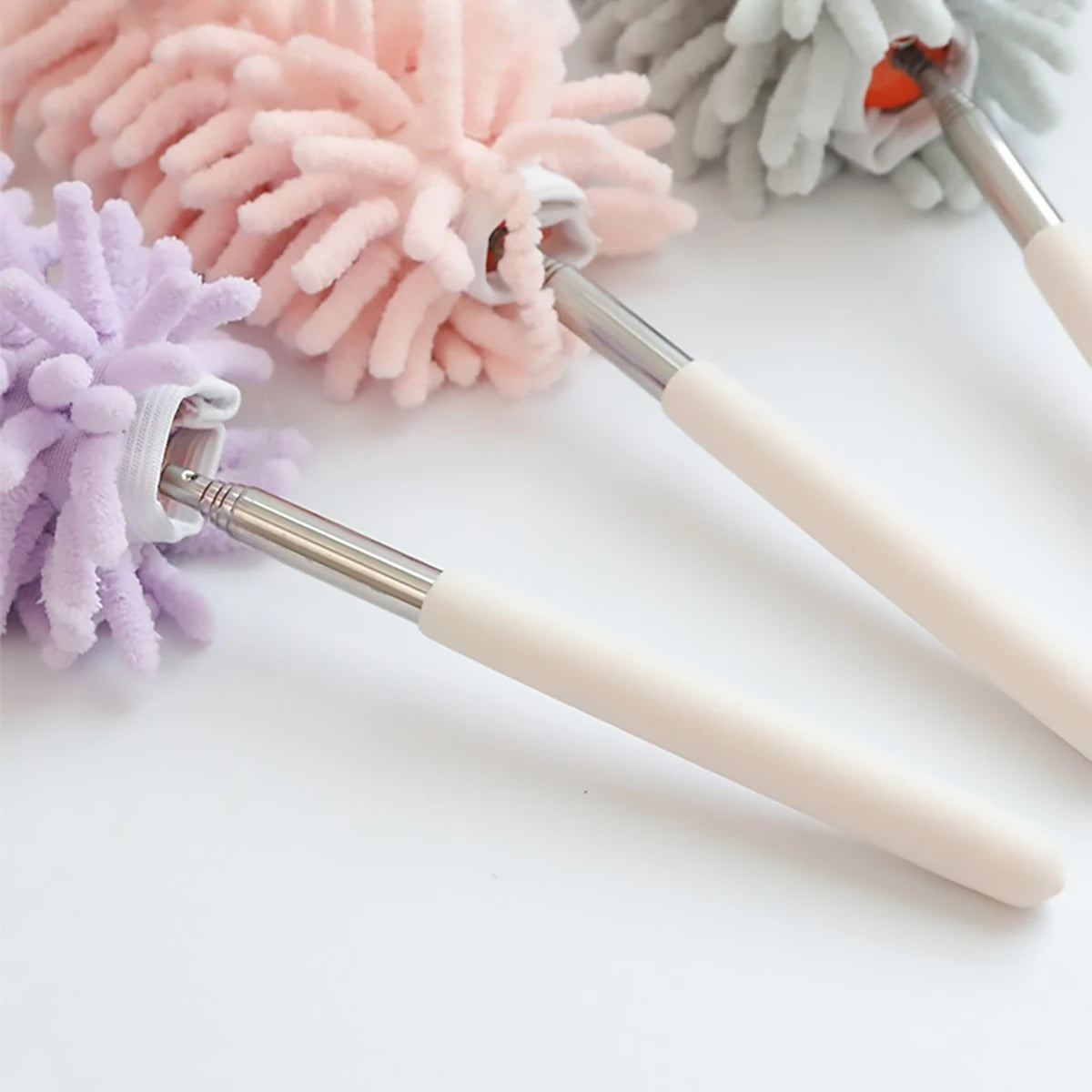 1-Piece Washable Mini Telescopic Duster with Extendable Handle, Lint-Free, Multi-Functional and Efficient Cleaning Tool with Flexible Head - Suitable for Narrow Spaces in Homes and Cars