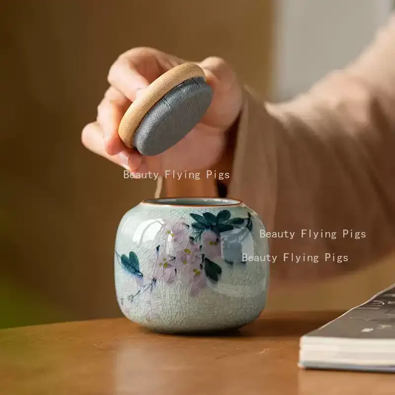 1pc Ceramics Hand Drawn Plum Blossom Urn for Ashes Pet Corpse Cremation Coffin Chinese Style Mini Urn with Lid for Ashes