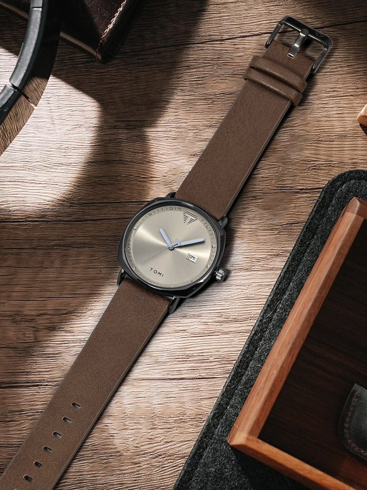 TOMI New 2PCS Luxury Business Men Watch Gift Box Set Simple and Casual Men Calendar Quartz Watch Pen Reloj Men Holiday Gift
