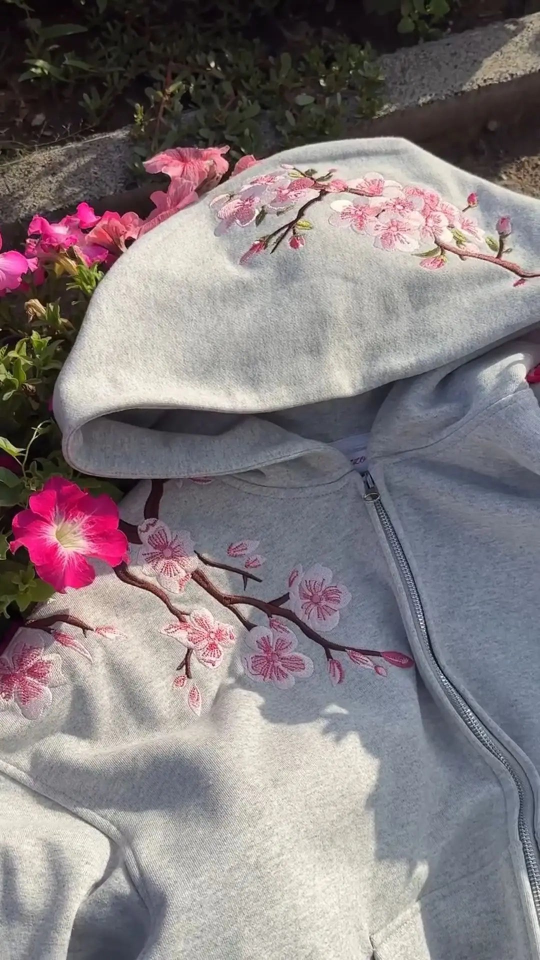 2025 Autumn/Winter Fashion Cherry Blossom Embroidery Patch Zipper Hoodie for Men and Women Y2K Harajuku Retro Gothic Casual Clow