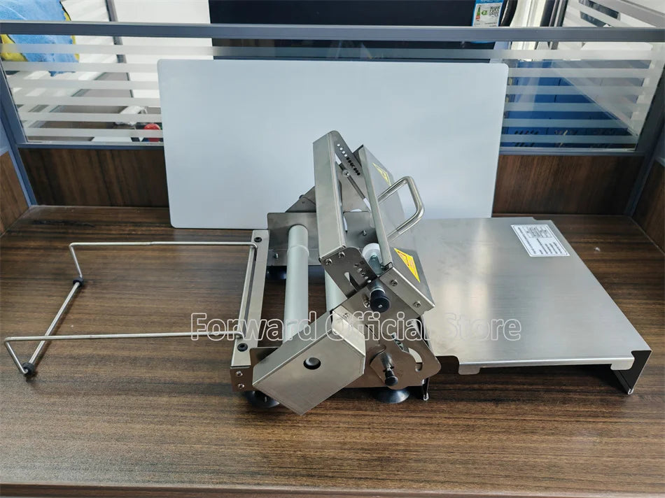 A Mini Pastry Portable Small Table Top Hand Manual Pizza Dough Sheeter Roller Croissant dough Flattener Laminator Machine