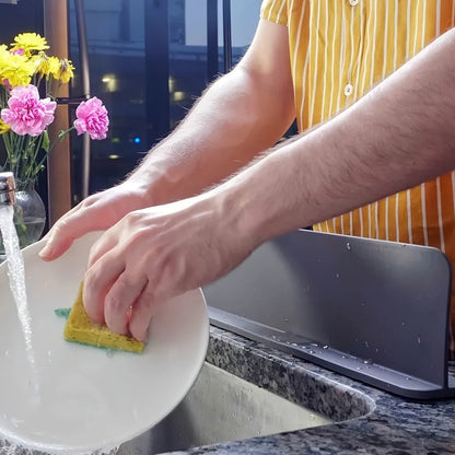 Silicone Sink Splash Guard Kitchen Sink Washbasin Water Barrier Sink Splash Cover with Suction Cup Kitchen Utensils