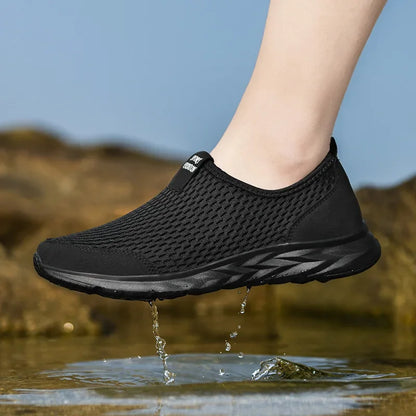 Men's and Women's Casual Breathable Walking Couple Shoes, Outdoor Soft, Lightweight, Fashionable Sports Shoes 2024 New Model