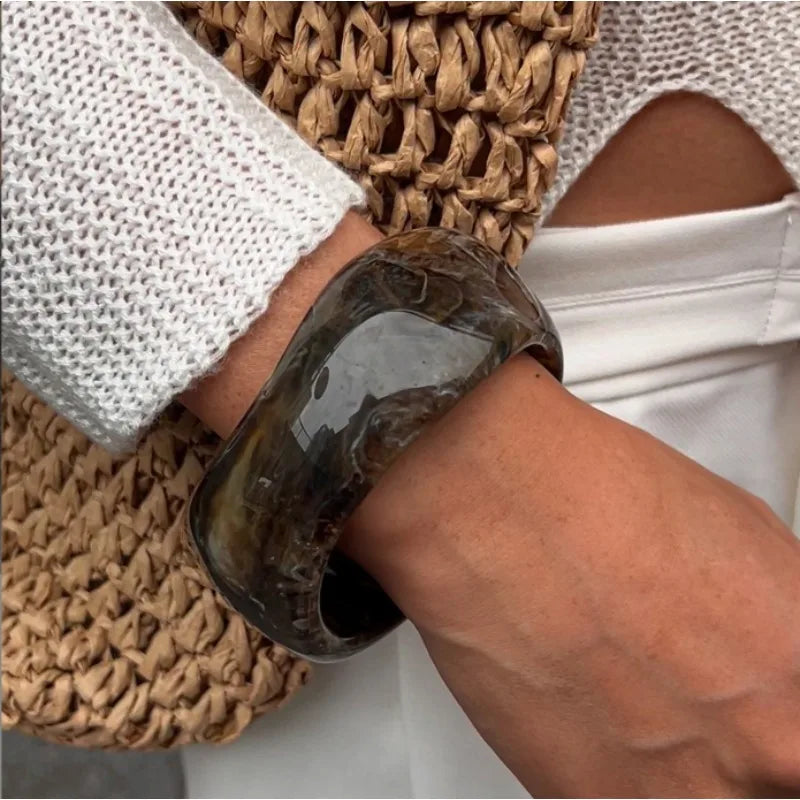 Wide Geometric Smuding Acrylic Bangles for Women Europe and America Vintage Resin Cuff Bracelets Chunky Wristband Hand Accessory
