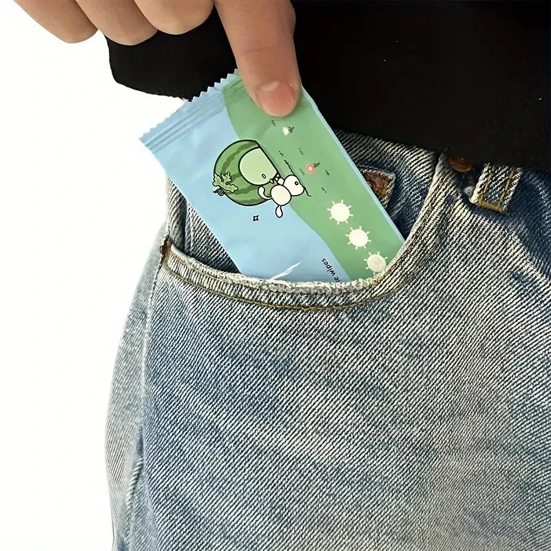 100/200 Portable Travel Wipes - Made of Non-Woven Fabric, a Must-Have for Camping and Outdoor Hygiene, Featuring Cartoon Designs and a Tissue Box, Suitable for Hiking, Picnics, and Travel, with Fun Packaging and Safe Packagin