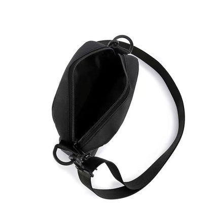 Men's bag, available in single shoulder or cross-body design, suitable for daily use during school. Made of nylon material.
