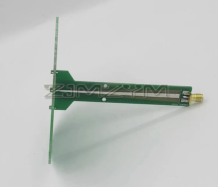 900MHZ-10GHz Circularly Polarized Antennas 3-6dBi Left Right Rotating Line Polarized Wideband Omnidirectional UWB Antennarotator