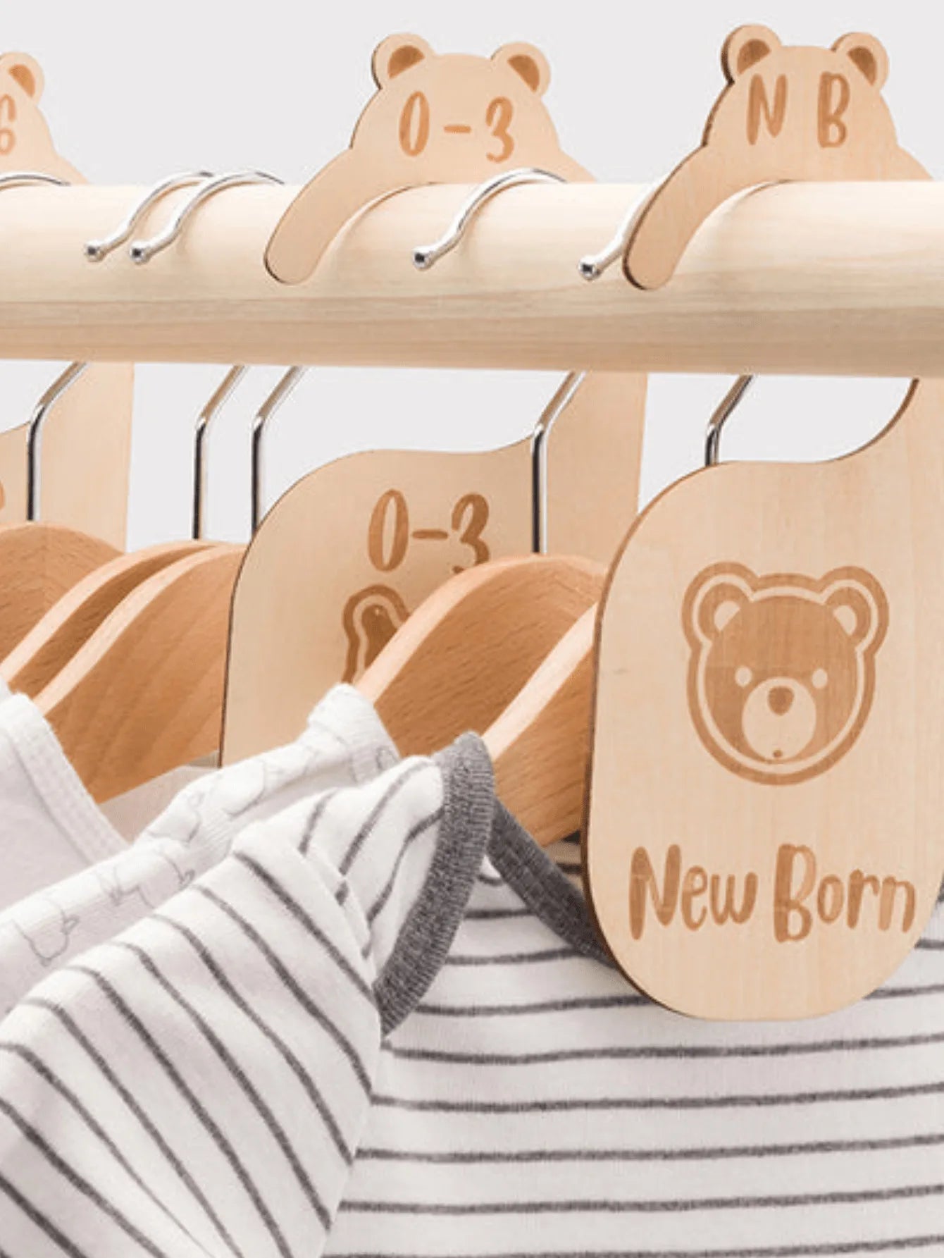 1 Set/7pcs Beautiful Wooden Baby Closet Dividers - Cute Bear Design For Newborn To 24 Months Size Clothes