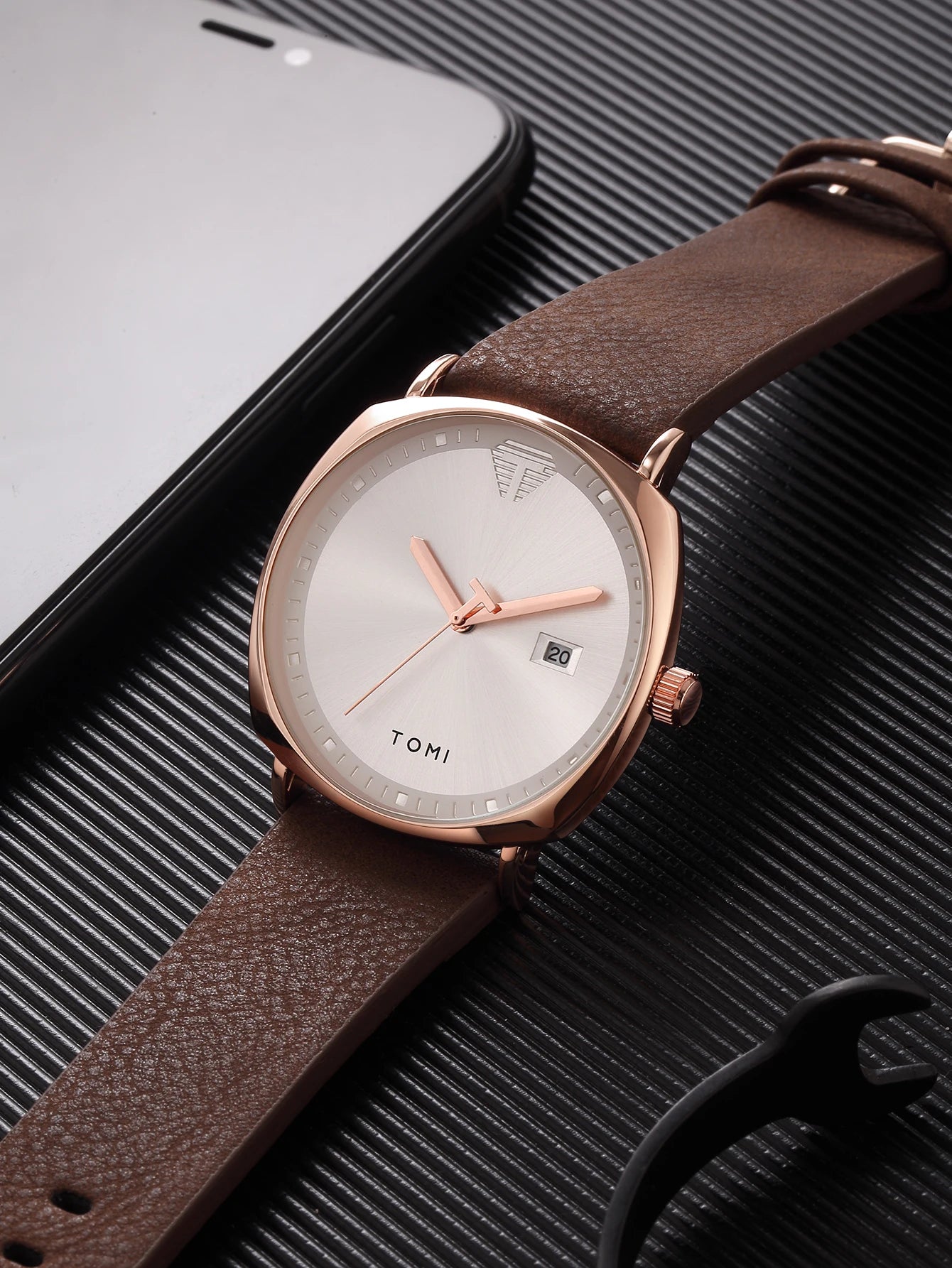 TOMI New 2PCS Luxury Business Men Watch Gift Box Set Simple and Casual Men Calendar Quartz Watch Pen Reloj Men Holiday Gift