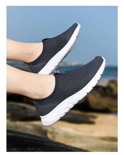 Men's and Women's Casual Breathable Walking Couple Shoes, Outdoor Soft, Lightweight, Fashionable Sports Shoes 2024 New Model