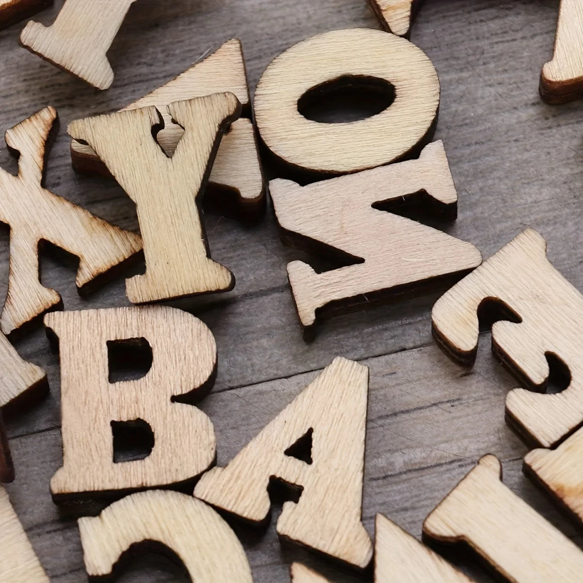 100Pcs Mixed Wooden A Z Letters  Wooden Numbers Letters Wood Letters for DIY Craft Wedding Party Home Decoration(English Letter)