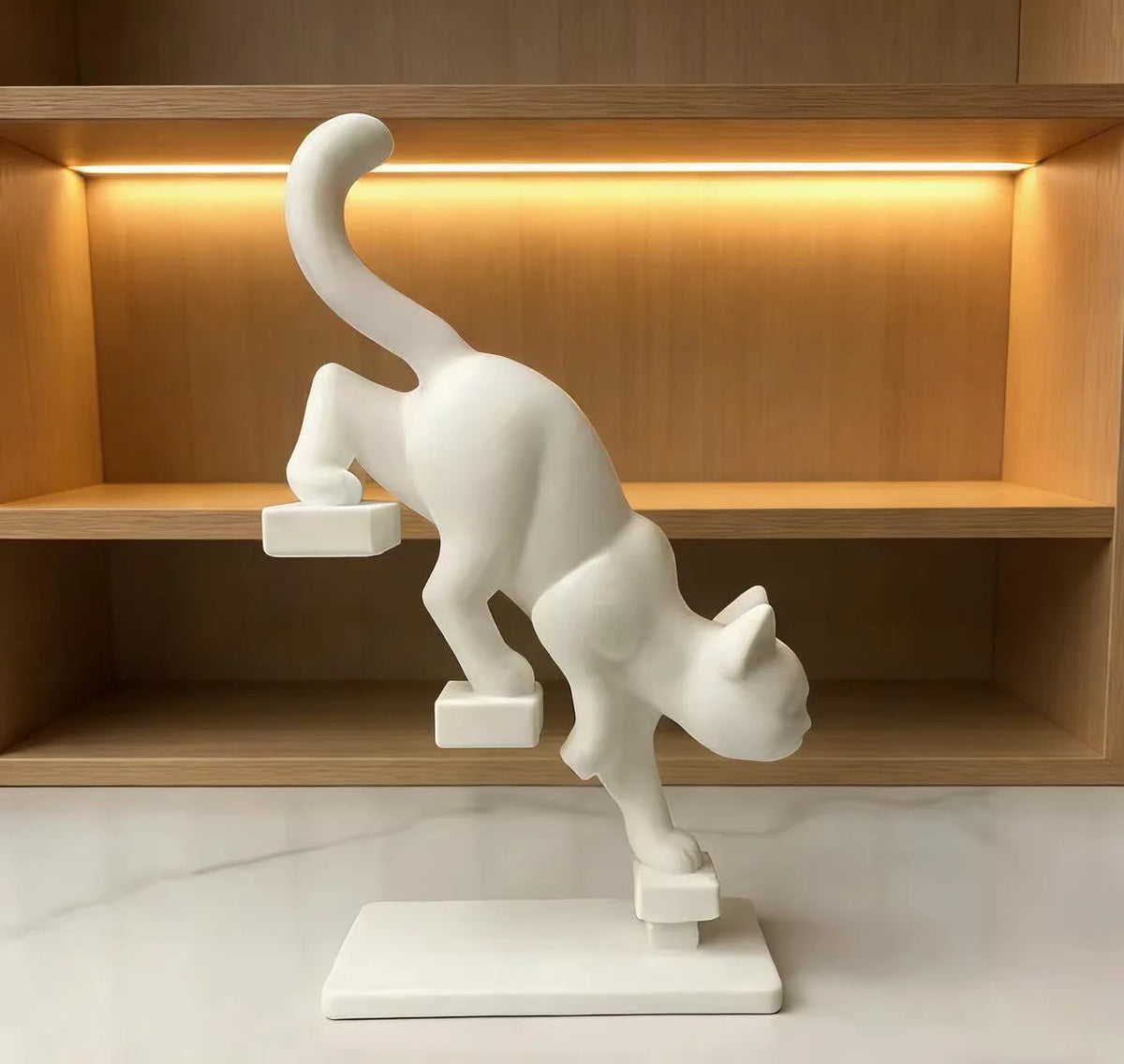Modern White Leaping Cat Sculpture Geometric Minimalist Home Decor Living Room Desk Ornament Ideal Gift for Cat Lovers
