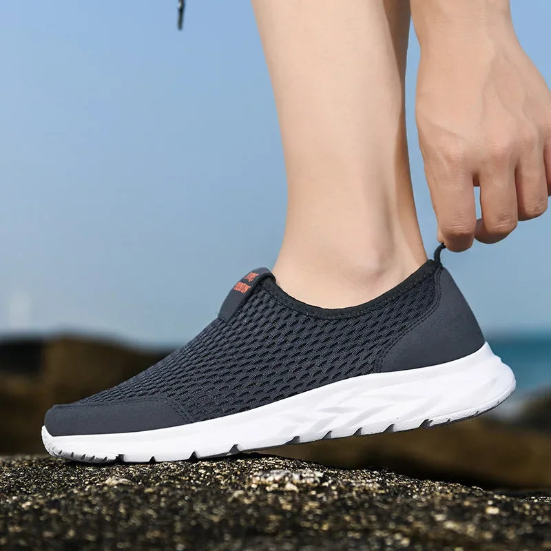 Men's and Women's Casual Breathable Walking Couple Shoes, Outdoor Soft, Lightweight, Fashionable Sports Shoes 2024 New Model