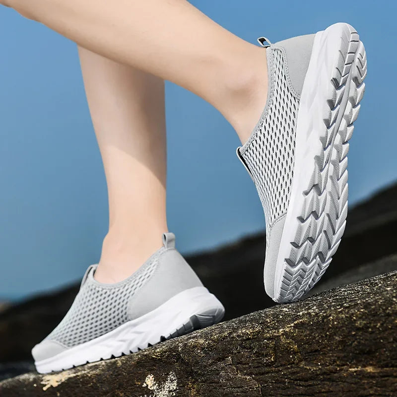 Men's and Women's Casual Breathable Walking Couple Shoes, Outdoor Soft, Lightweight, Fashionable Sports Shoes 2024 New Model
