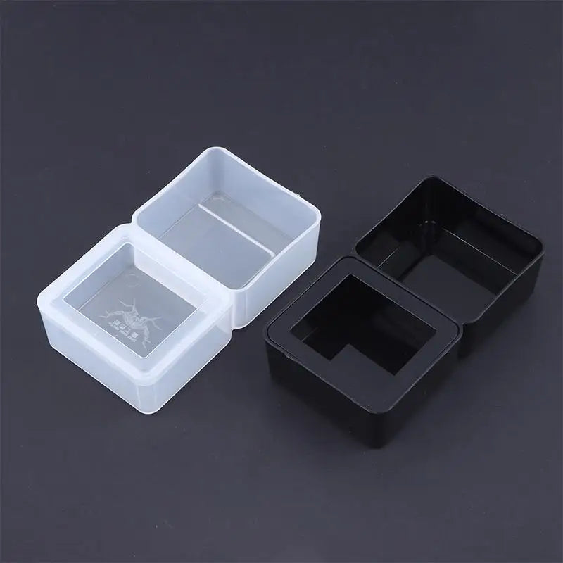 (.) Black/White Plastic Breeding Feeders Box Anti-escape Reptile Snake Feeding Bowl Double Box 2 In 1 Worm Dish