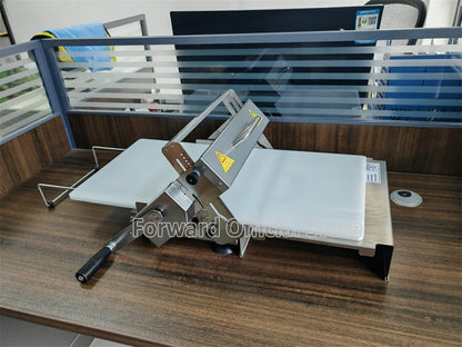 A Mini Pastry Portable Small Table Top Hand Manual Pizza Dough Sheeter Roller Croissant dough Flattener Laminator Machine