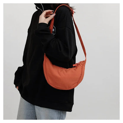 Nylon fabric zipper crossbody bag for men and women, crescent-shaped dumpling bag under the armpits, large capacity