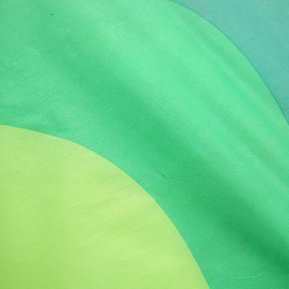 Adult-sized large delta-wing kite. Easy to fly. Extra-large delta-wing kite, equipped with a 6-meter long tail.