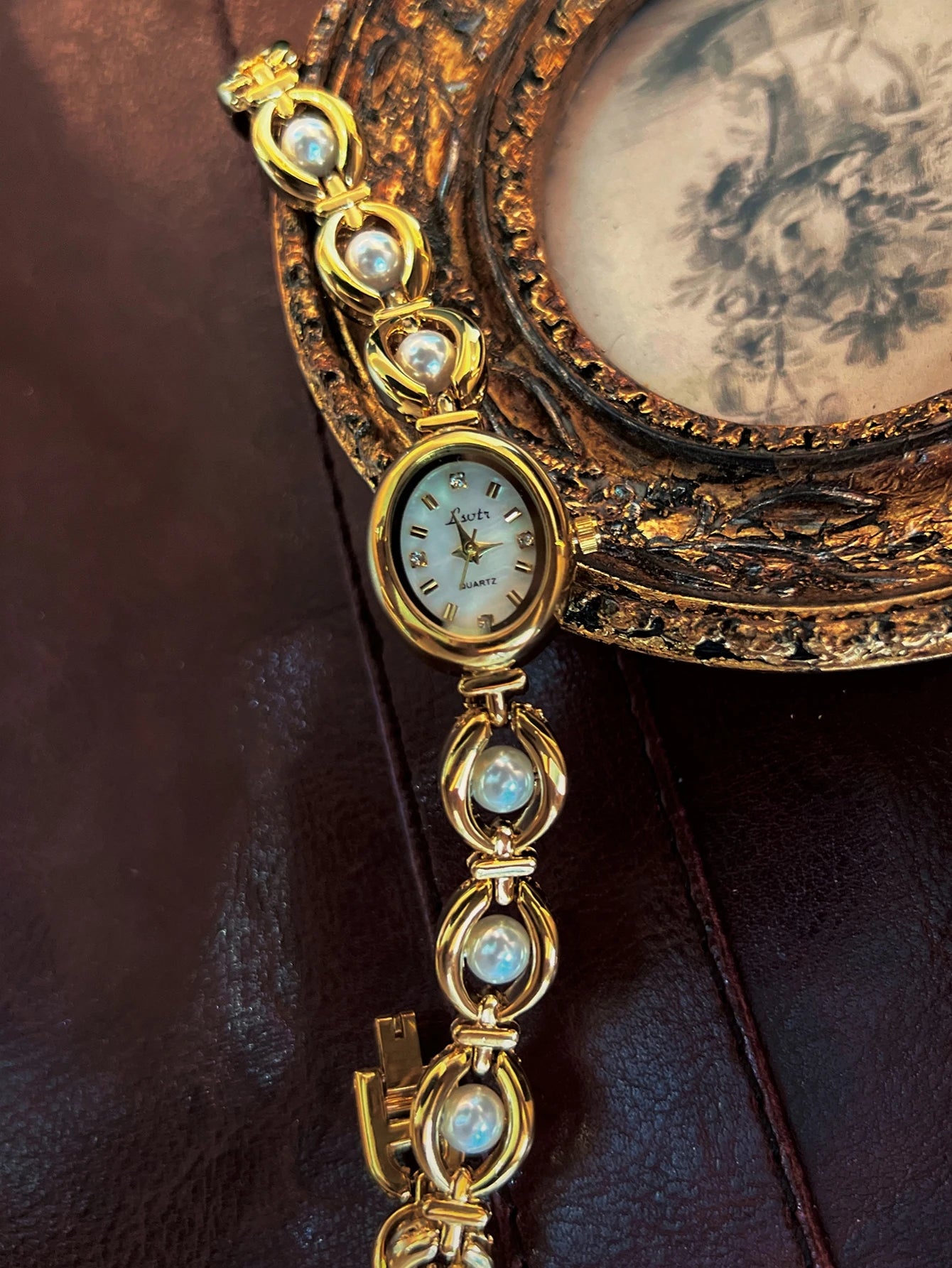 1pc French Fashionable Elegant Ladies' Pearl Strap 30m Waterproof Oval Quartz Wristwatch For Daily Wear Holiday watch for women