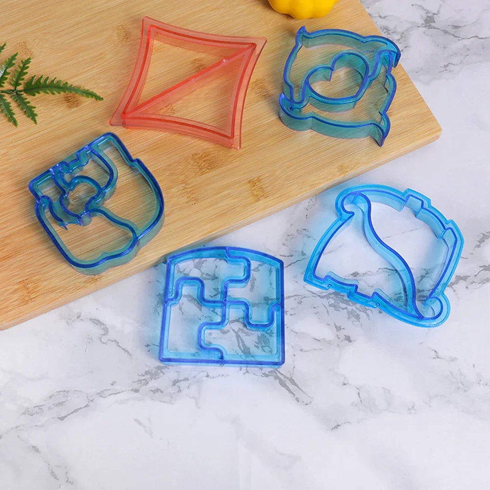 Kids Sandwich Cutter Bread Mold Cartoon Squirrel Sea Dog Bread Knife Sandwich Cutter Sealer for Bento Lunch Boxes Accessories